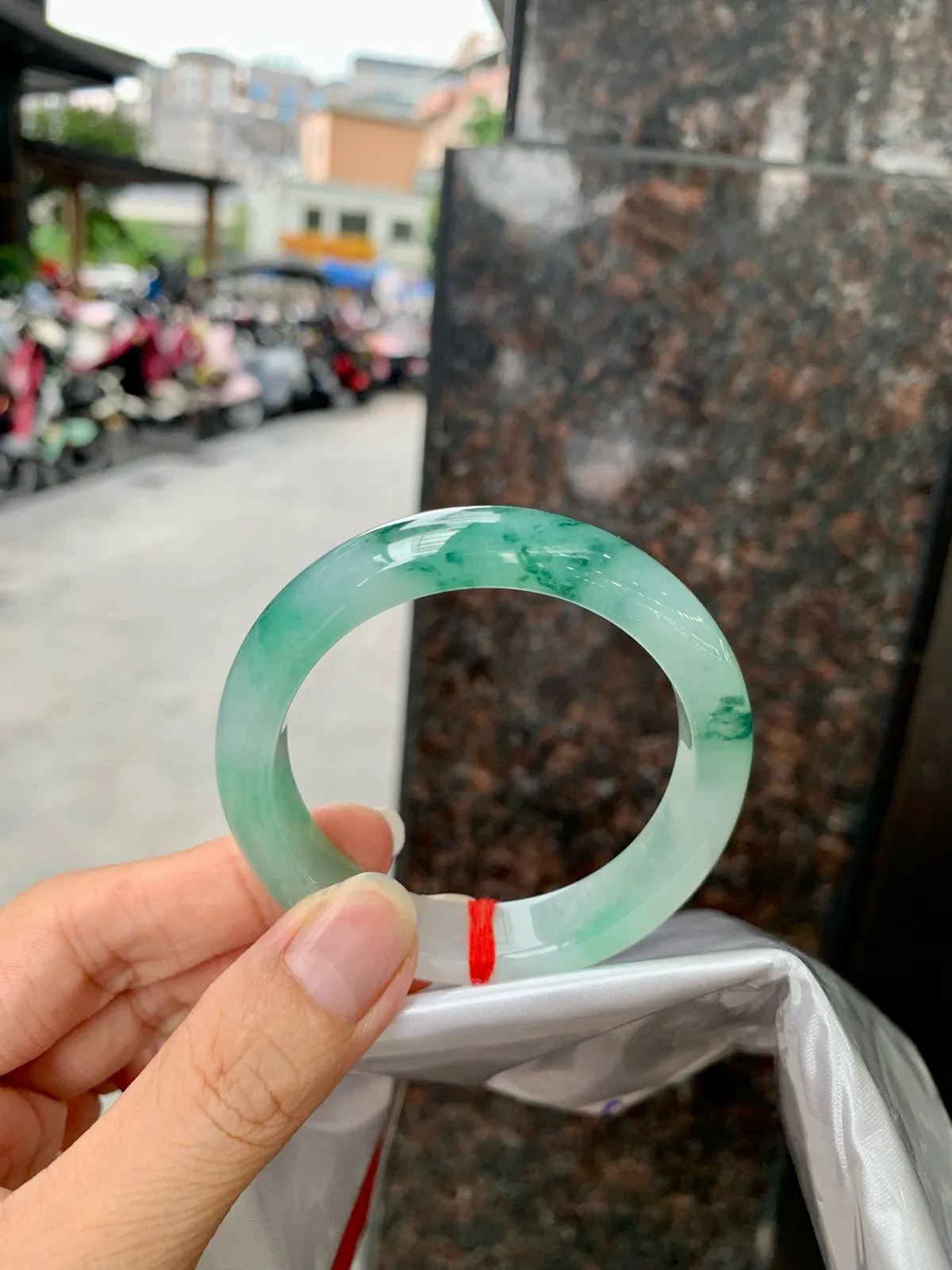 推荐【墨绿飘花正圈】51.6-8.1-12.5，打灯纹，不扣，底妆干净细腻，水墨丹青，大自然的酝酿，美如画，山水如墨染，飘花似烟雨