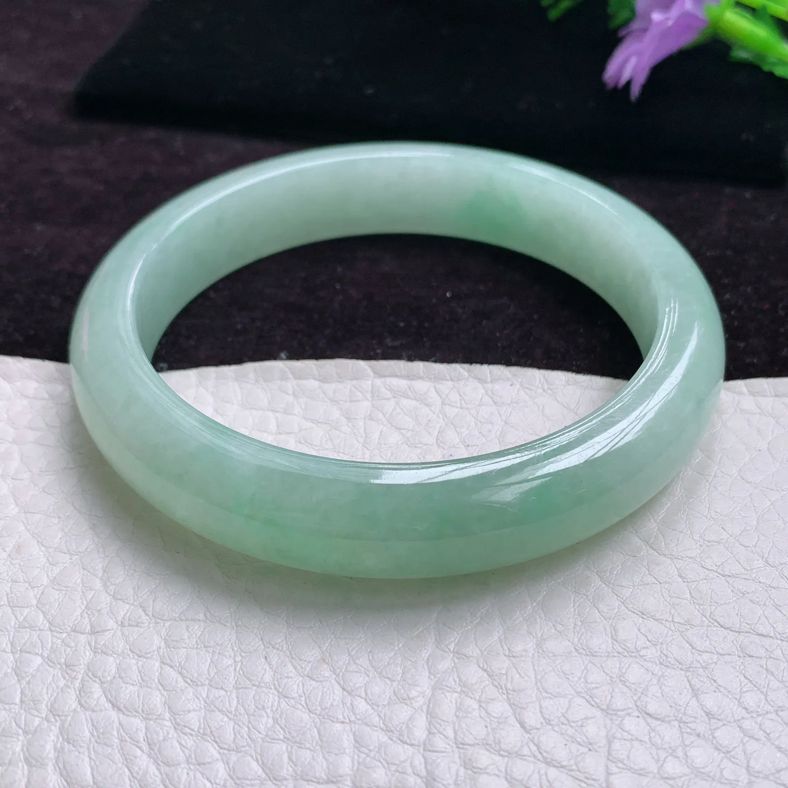 Jx实拍62*12.8*8.5大圈口手镯 天然缅甸翡翠玉镯浅绿半山半水平安镯