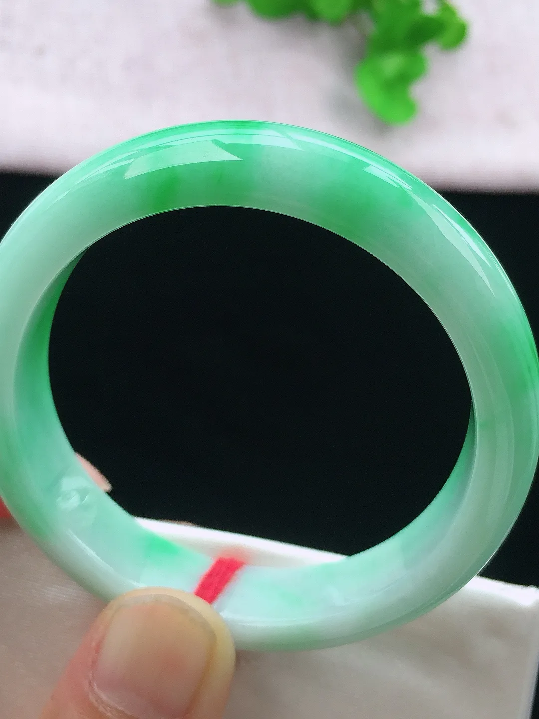 正圈50-51可戴，种老水足，尺寸50.8/11.7/7.6mm，冰飘绿正圈翡翠手镯新品