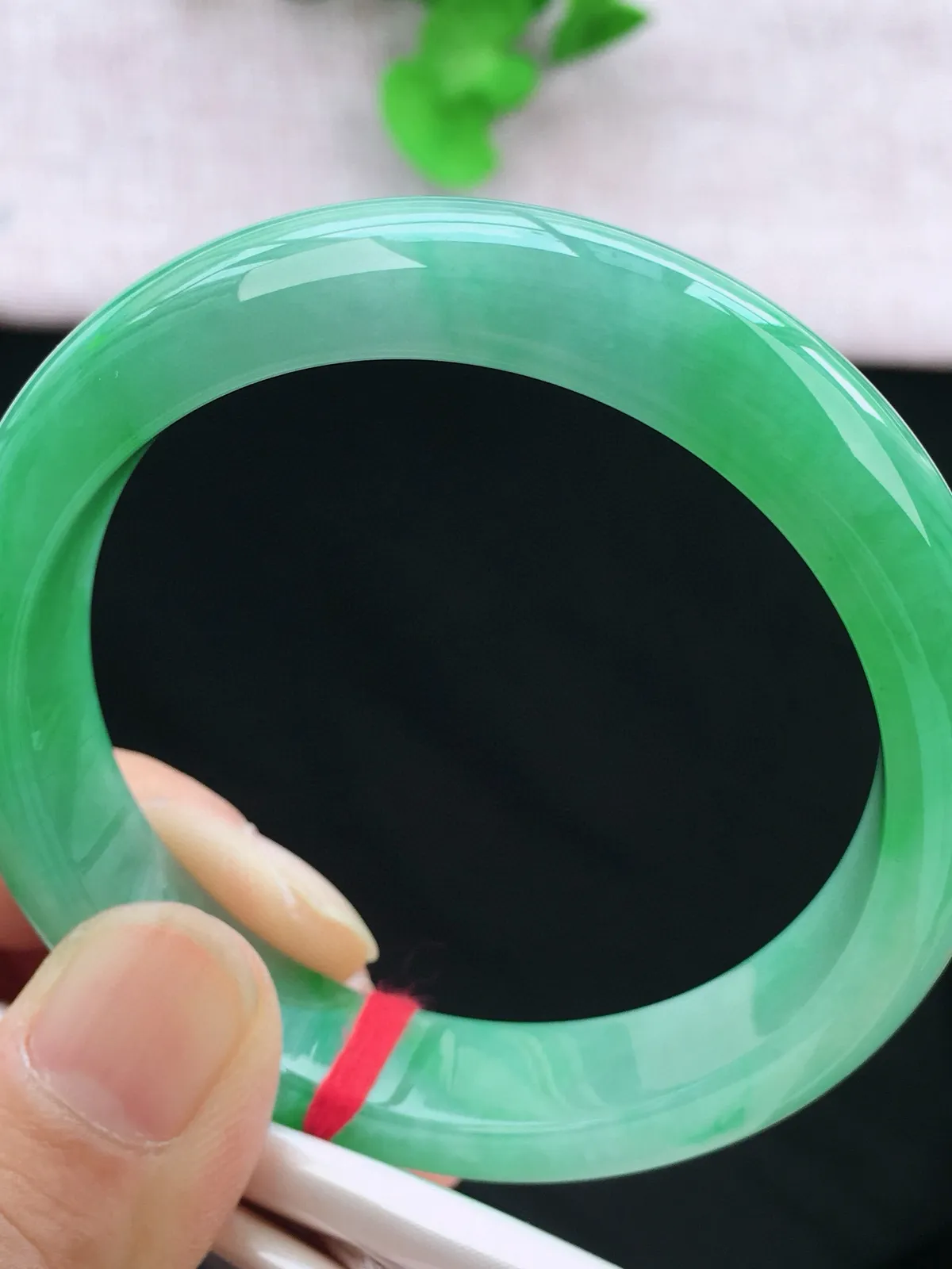 正圈55-56可戴，种老水足，尺寸55.5/12.3/7.7mm，冰飘绿正圈翡翠手镯新品