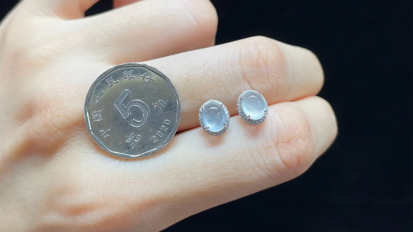高冰 起光 精致 耳钉 
18k金7.7-6.5-5.6mm
