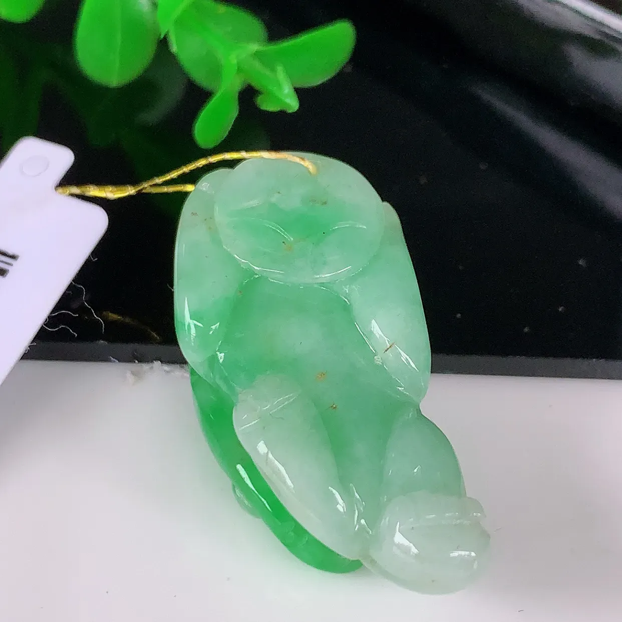自然光实拍，冰润飘绿招财貔貅吊坠，民间有“一摸貔貅运程旺盛，再摸貔貅财运滚滚，三摸貔貅平步青云 ”的美好祝愿。#35.21