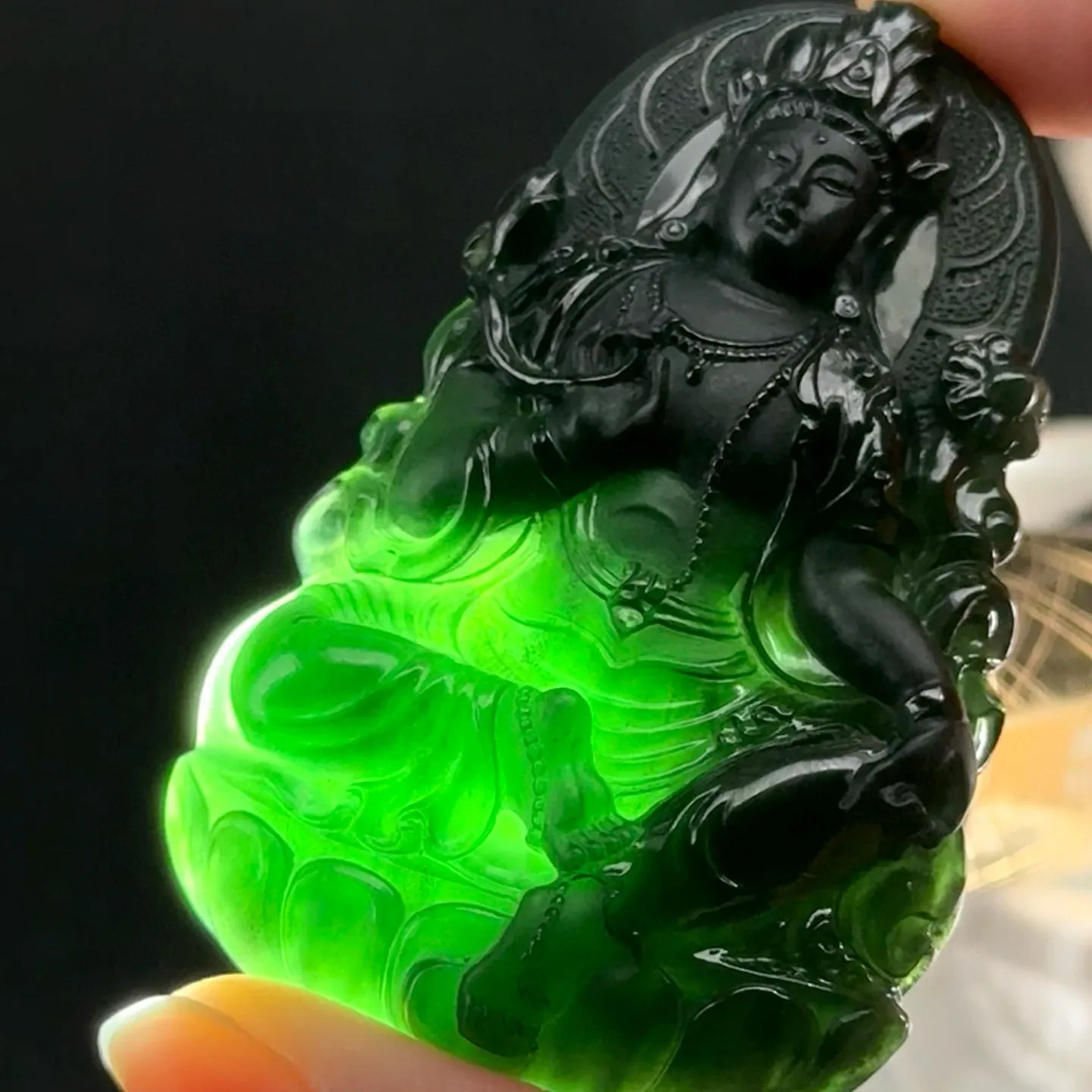 精品墨翠大势至 种好色正 打灯通透 油性十足 尺寸58.3