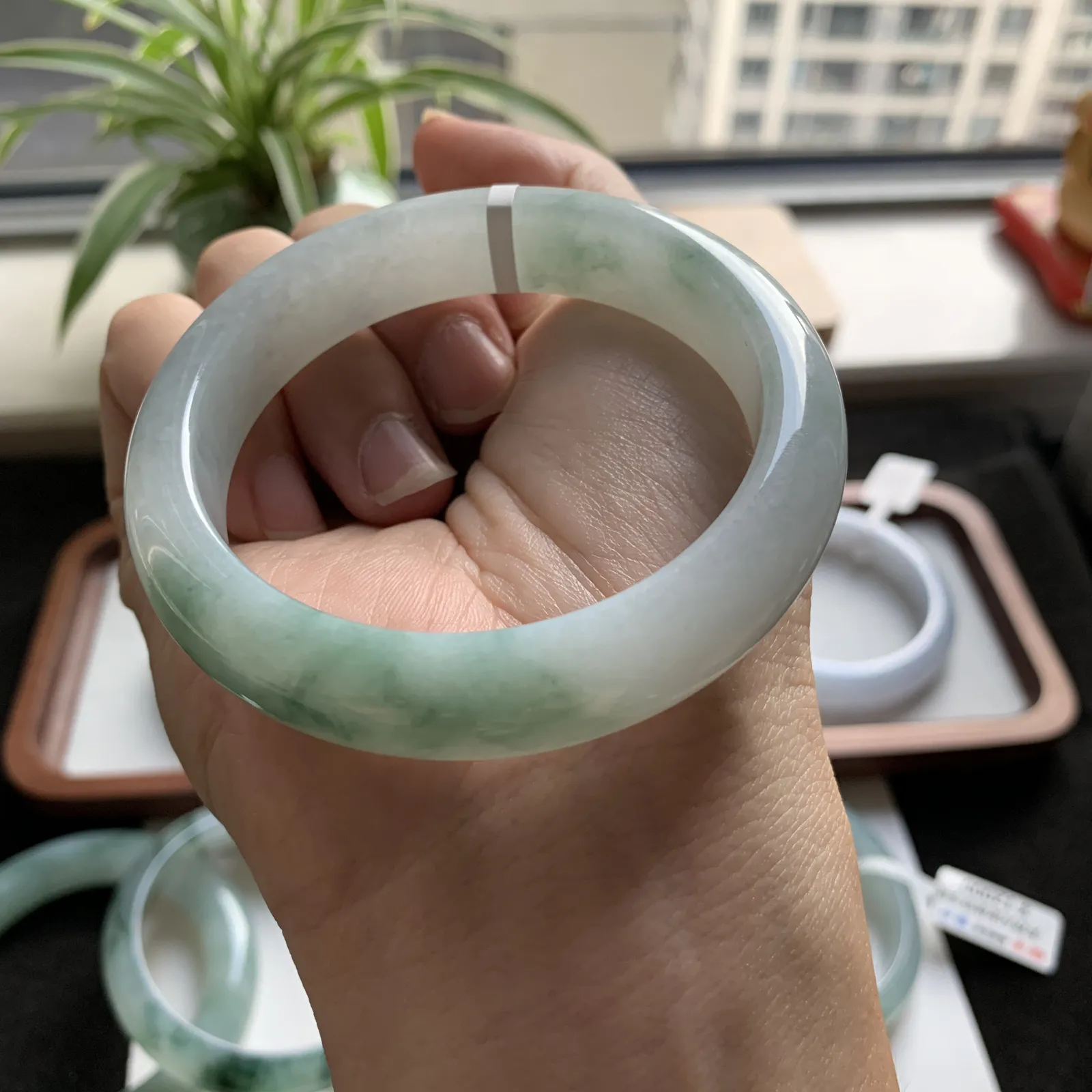 57圈口飘绿手镯