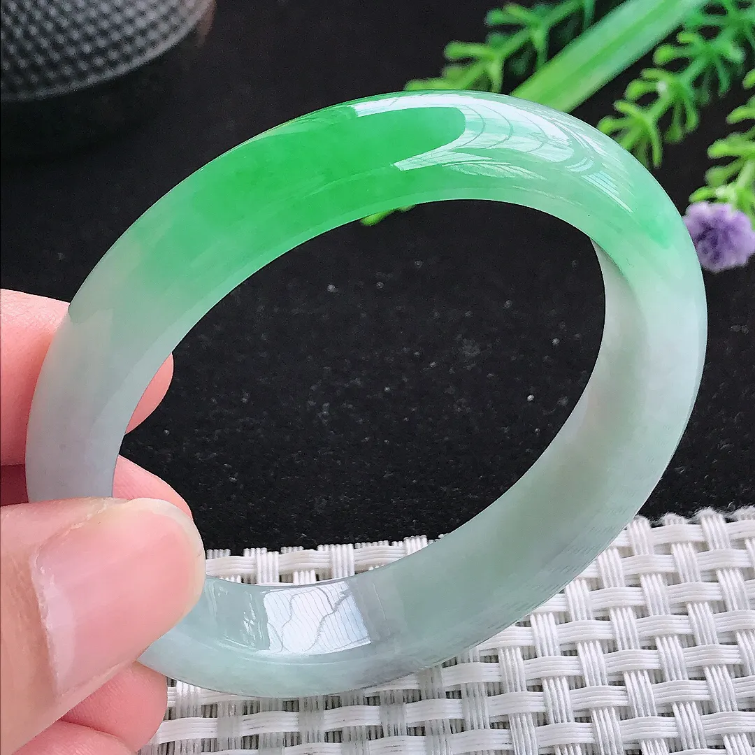 自然光51.5/44.5/12.7/7.7老坑精美冰润飘阳绿贵妃手镯小圈口玉镯百搭少女
