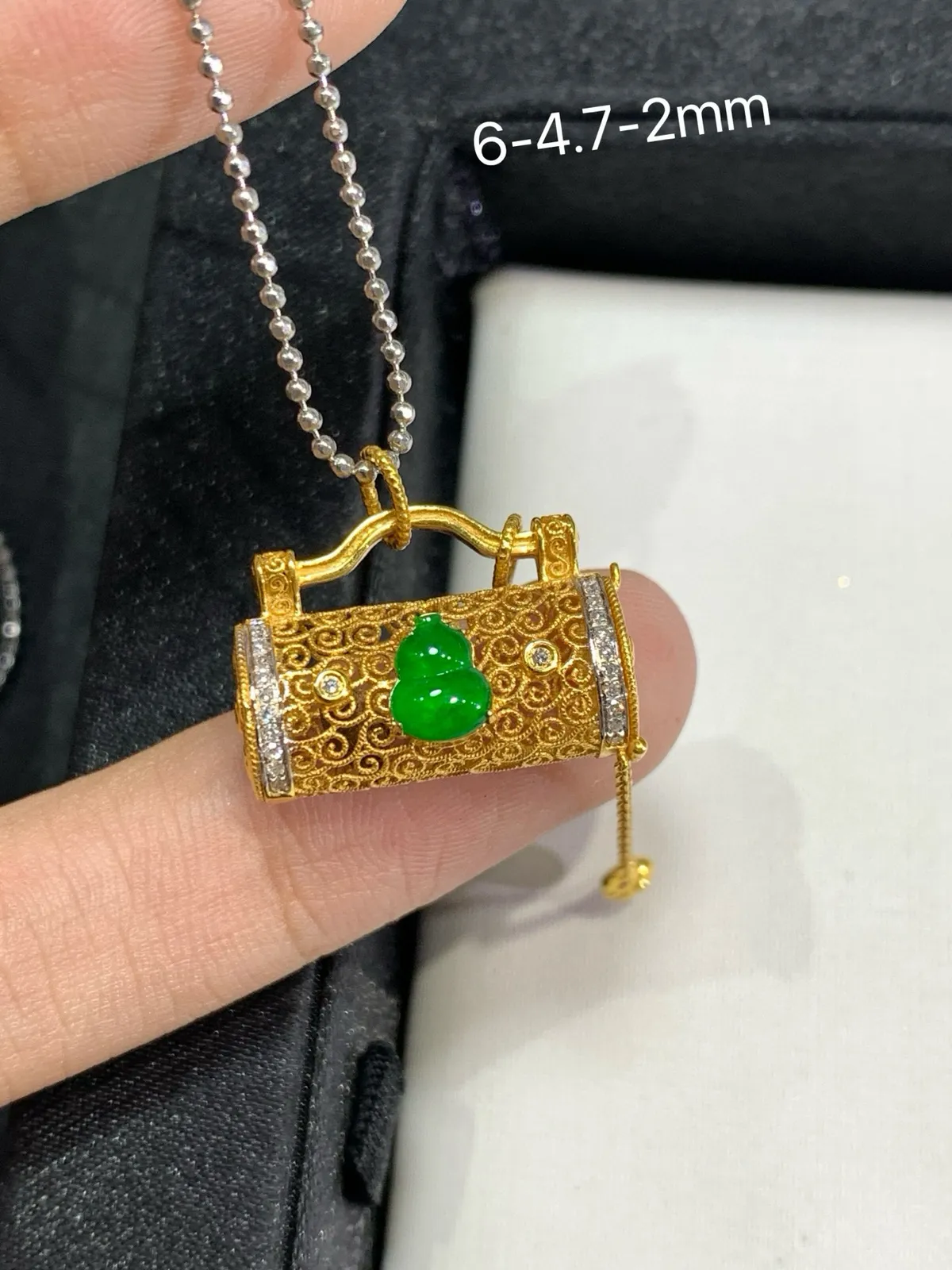 18K金镶嵌阳绿葫芦香包吊坠，设计款～