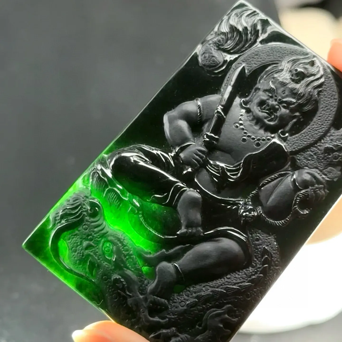 精品墨翠不动明王 种好色正 黑度极好 打灯通透 油性十足 尺寸61