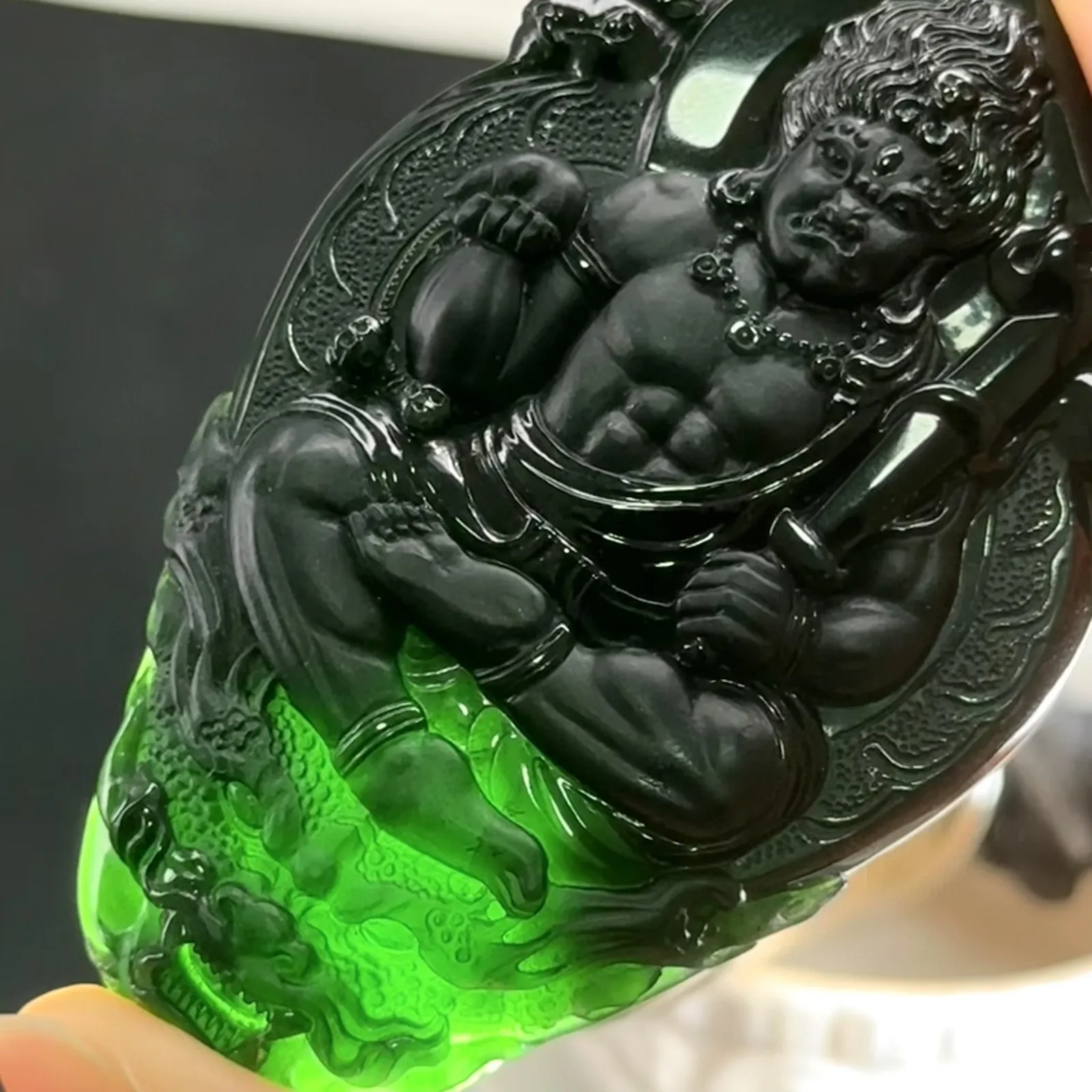 精品墨翠不动明王 种好色正 黑度极好 打灯通透 油性十足 尺寸64.5