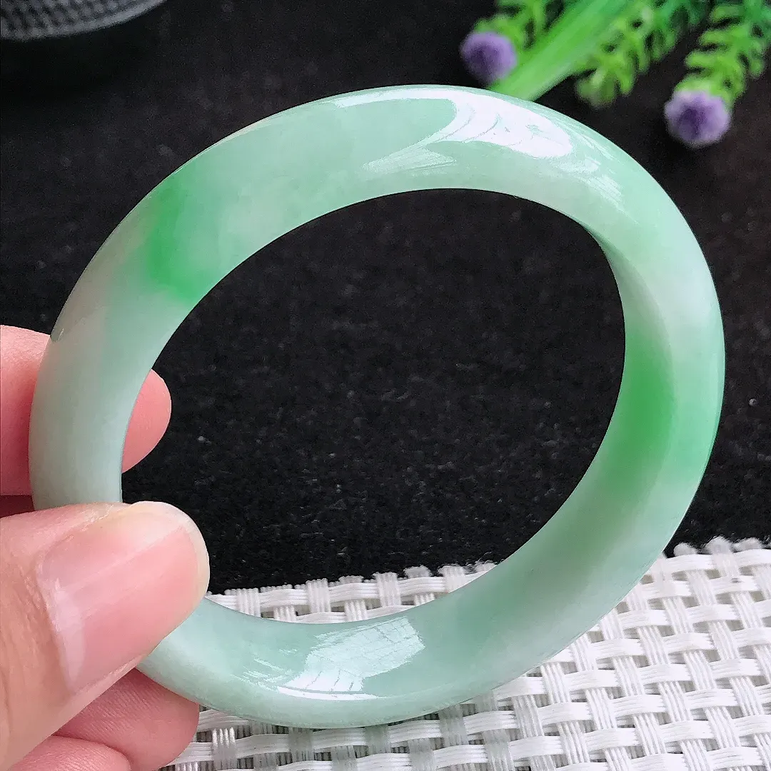 自然光55/13.5/8.3老坑精美温润虽然晴绿手镯宽边玉镯百搭少女