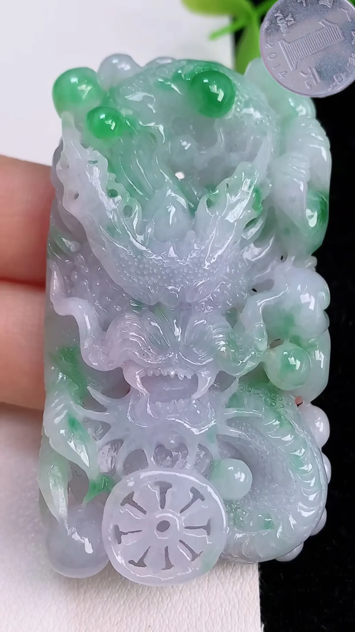 缅甸天然翡翠a货 老坑料起胶冰润 春带彩飘绿霸气龙牌吊坠 生肖龙挂件 龙腾四海 生意兴隆 财源滚滚 尺寸62.6-34.8-10.8mm  y 46.97