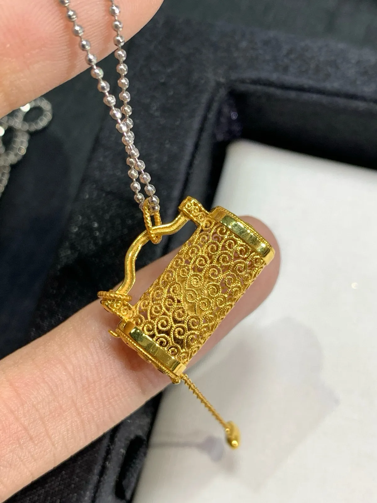 18K金镶嵌阳绿葫芦香包吊坠，设计款～