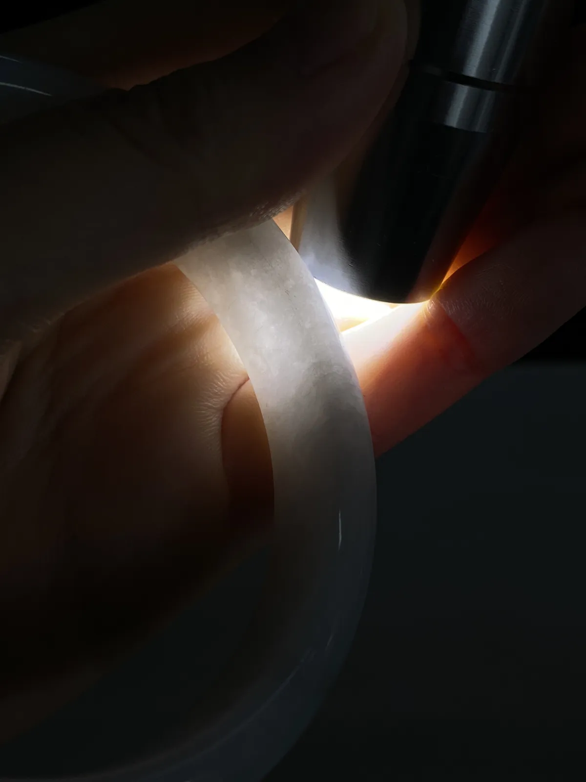 正圈58圈口，翡翠糯化种淡绿色手镯