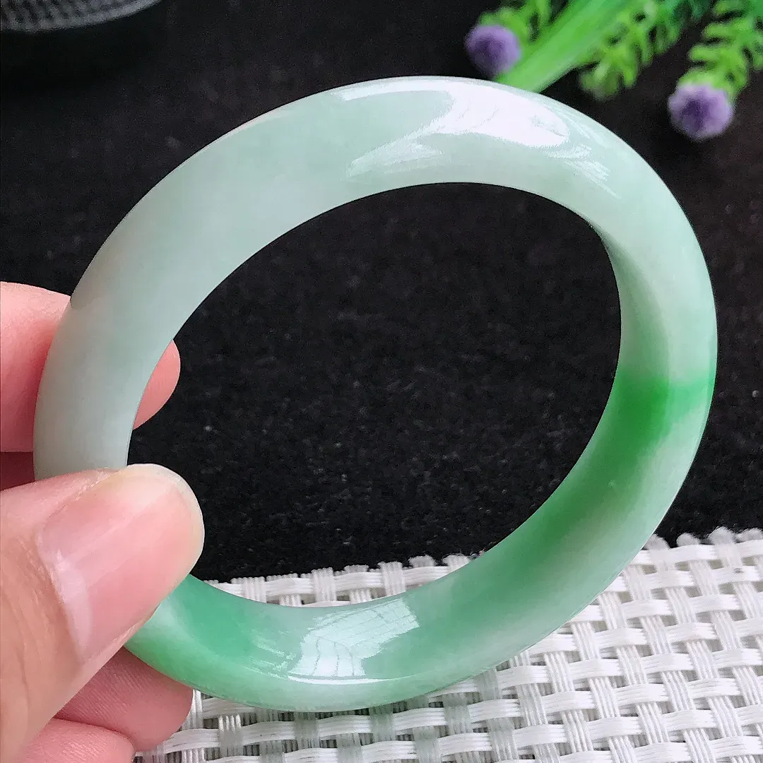 自然光55/13.5/8.3老坑精美温润虽然晴绿手镯宽边玉镯百搭少女