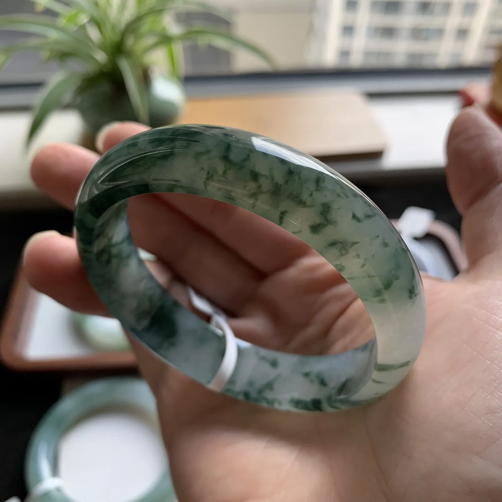 60圈口飘花手镯
