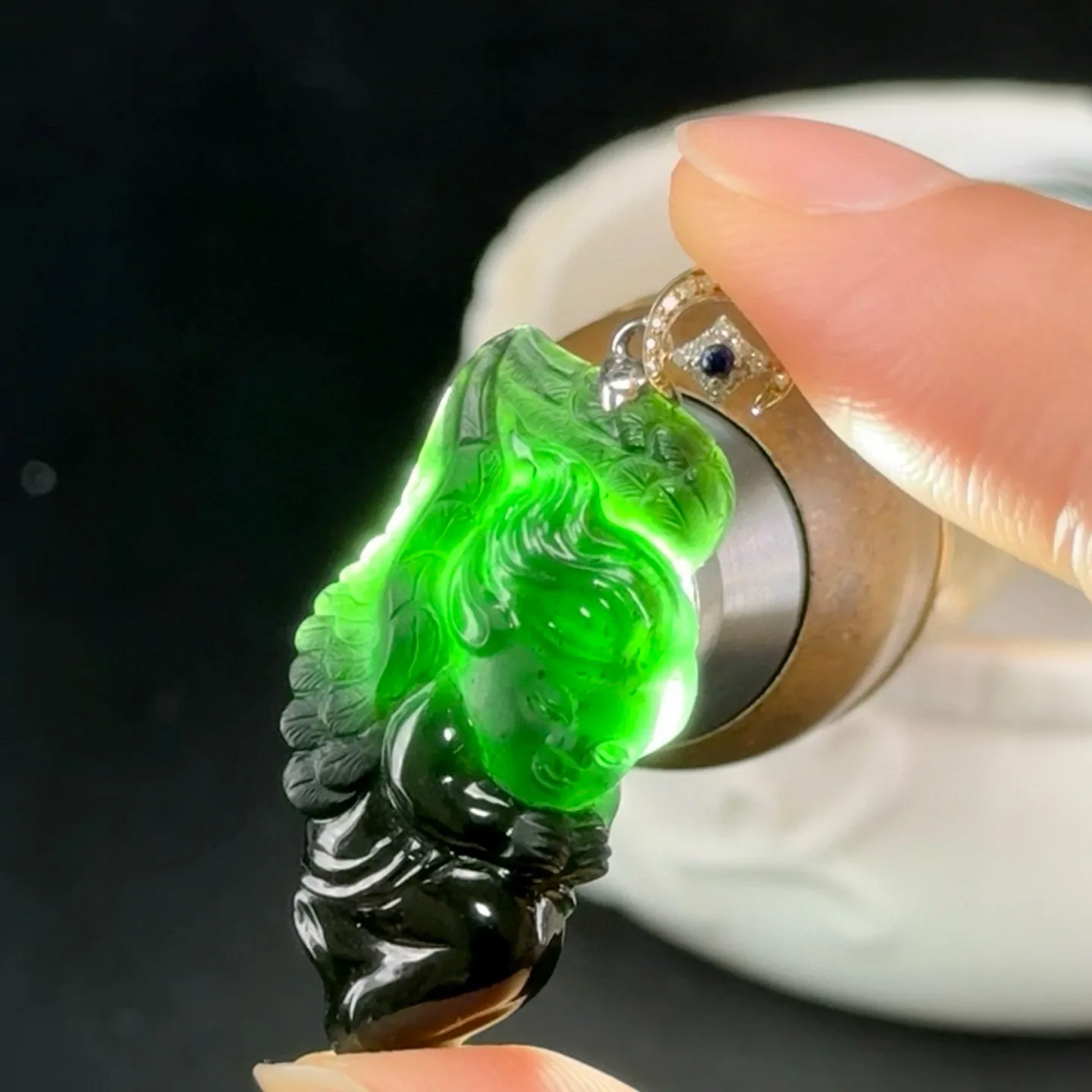 精品18k墨翠小天使 种好色正 黑度极好 打灯通透 油性十足 尺寸36.9
