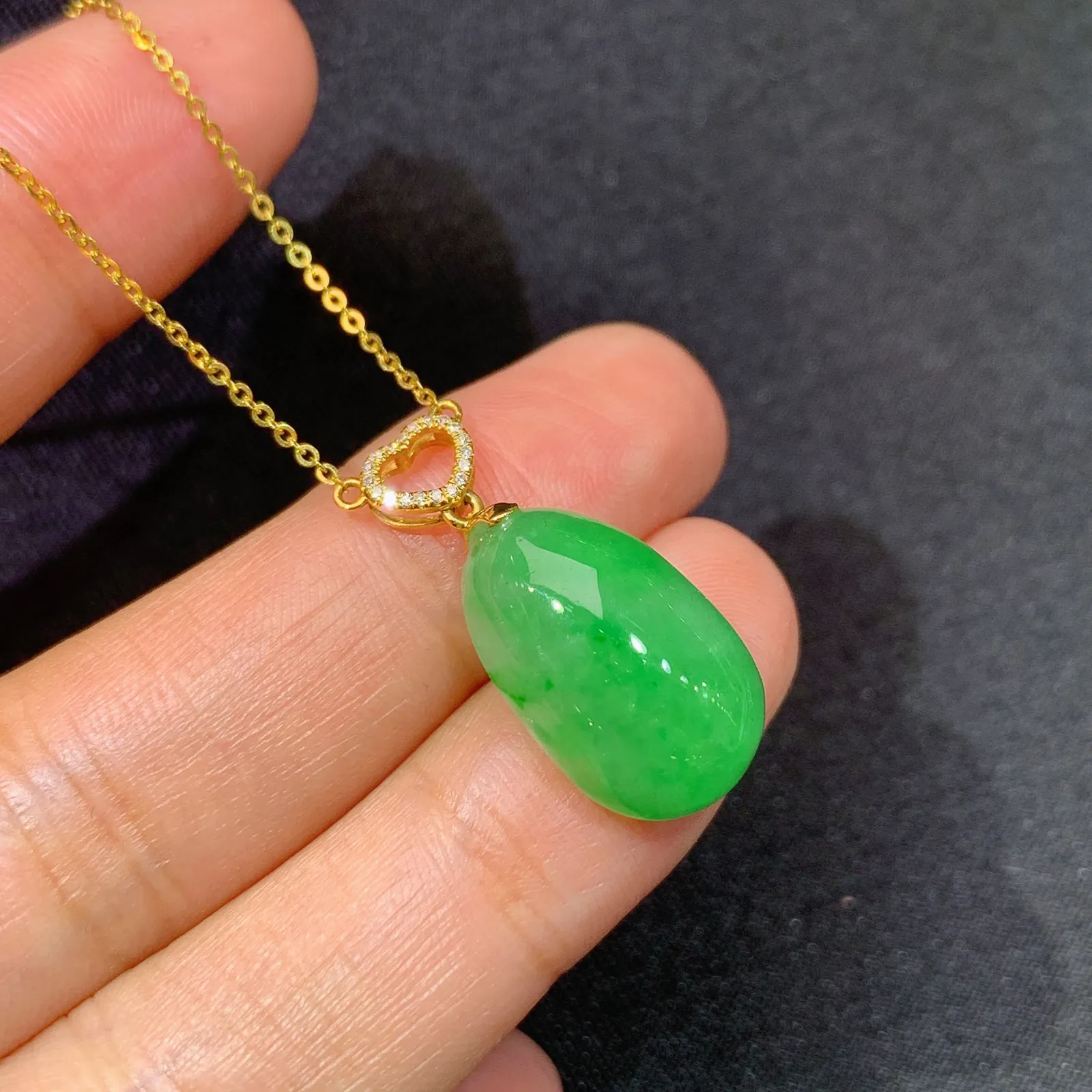 阳绿福瓜锁骨链，18k金镶嵌，简约时尚，冰润色阳，种水足 裸石17*10.7*8