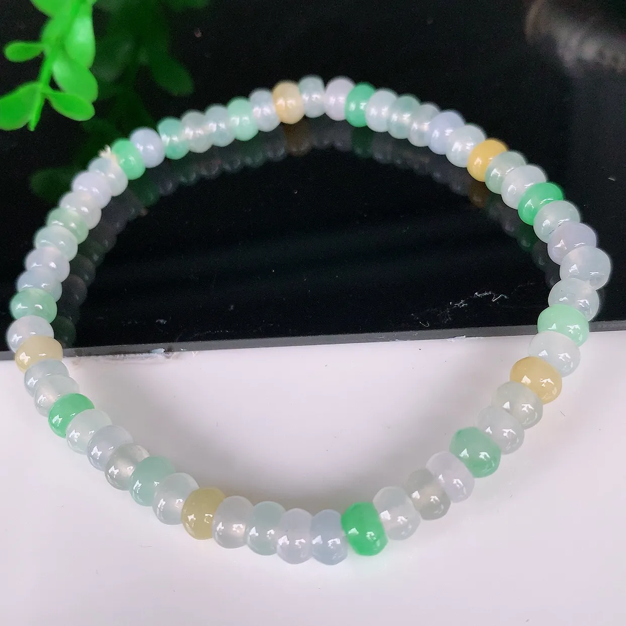 自然光实拍，冰胶多彩翡翠手链手串，水润秀气，料子细腻，清爽，高档大气，自戴送礼佳品！#46.21取一