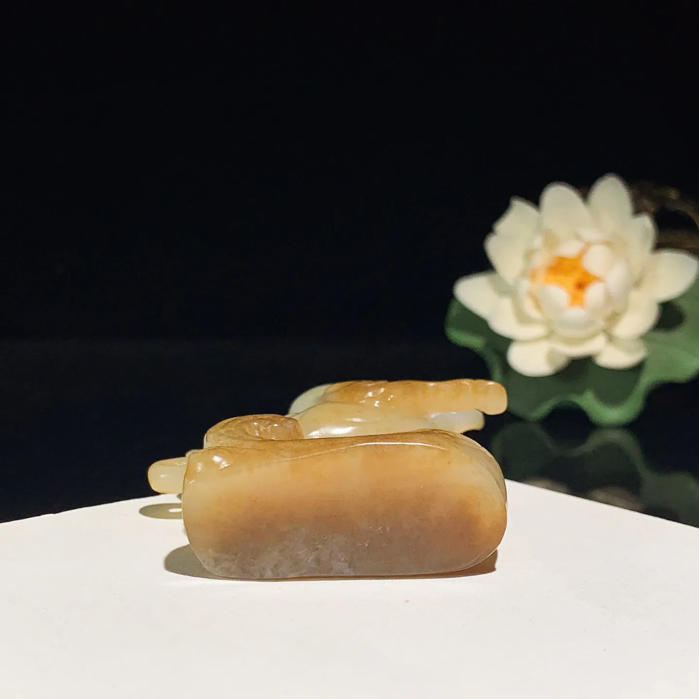 新疆且末糖扭转乾坤生肖牛摆件。尺寸63/53/19重74克 玉质细腻油润 底色纯净 脂粉好，品质好！lt250722