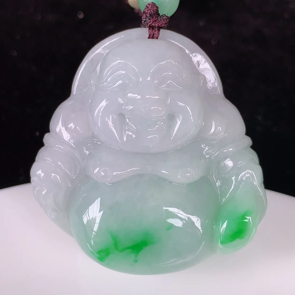 自然光实拍，大件饱满飘阳绿翡翠佛公吊坠，笑口常开，佛公在心中，一生平安幸福，佛公翠色迷人，佩戴佳品！#46.21