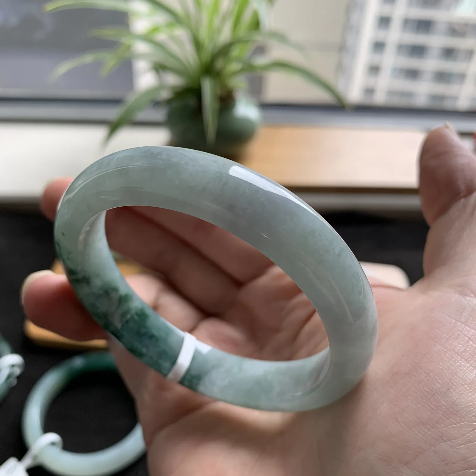57圈口飘花手镯