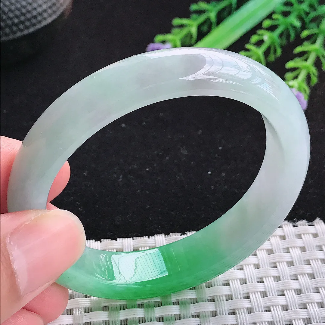 自然光51.5/44.5/12.7/7.7老坑精美冰润飘阳绿贵妃手镯小圈口玉镯百搭少女