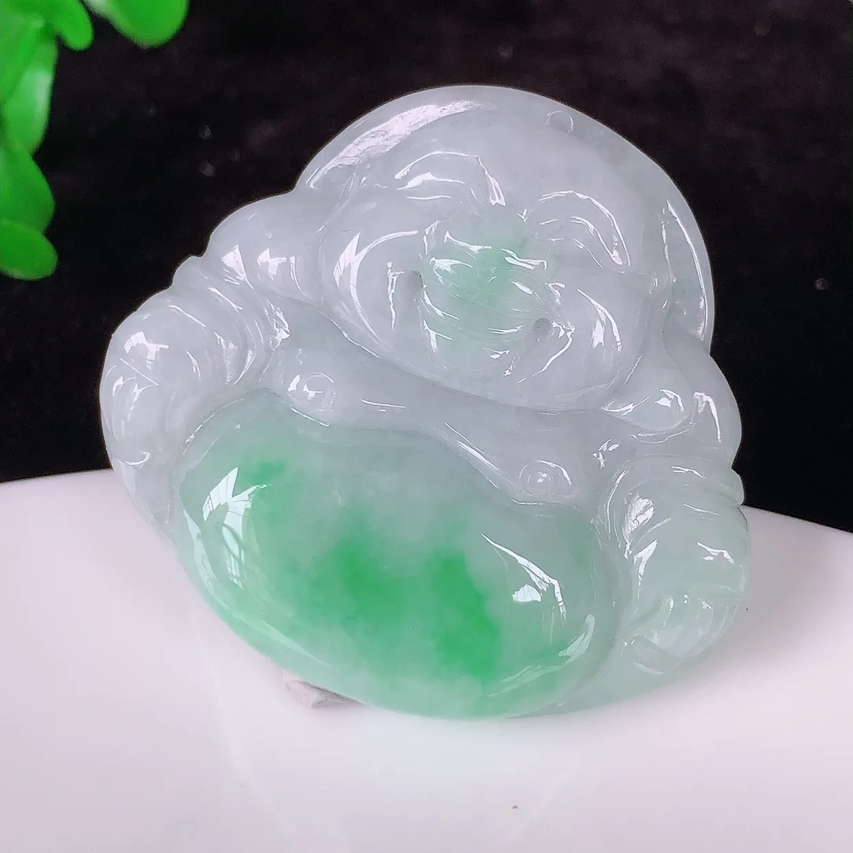 自然光实拍，冰润飘绿翡翠佛公吊坠，笑口常开，佛公在心中，一生平安幸福，冰透，佛公翠色迷人，佩戴佳品！#46.21