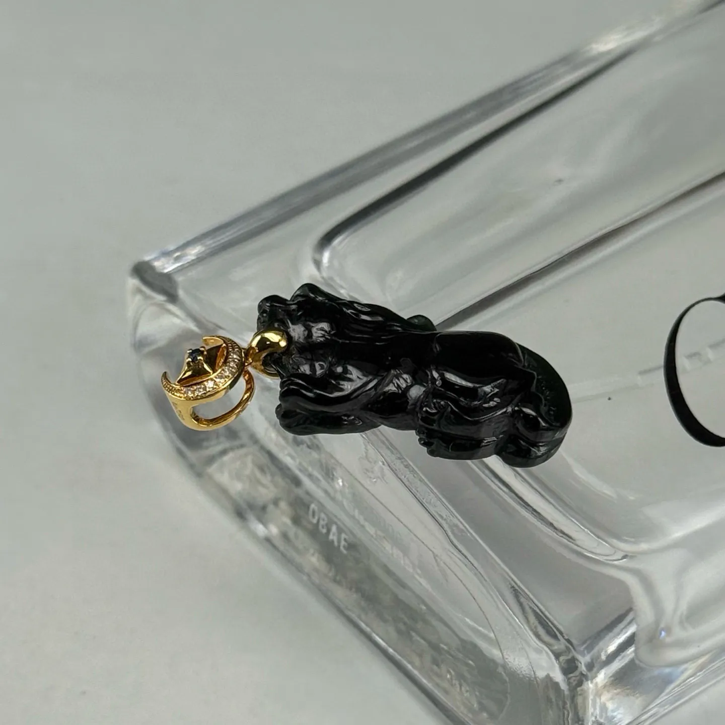 精品18k墨翠飞天小貔貅 种好色正 黑度极好 打灯通透 油性十足