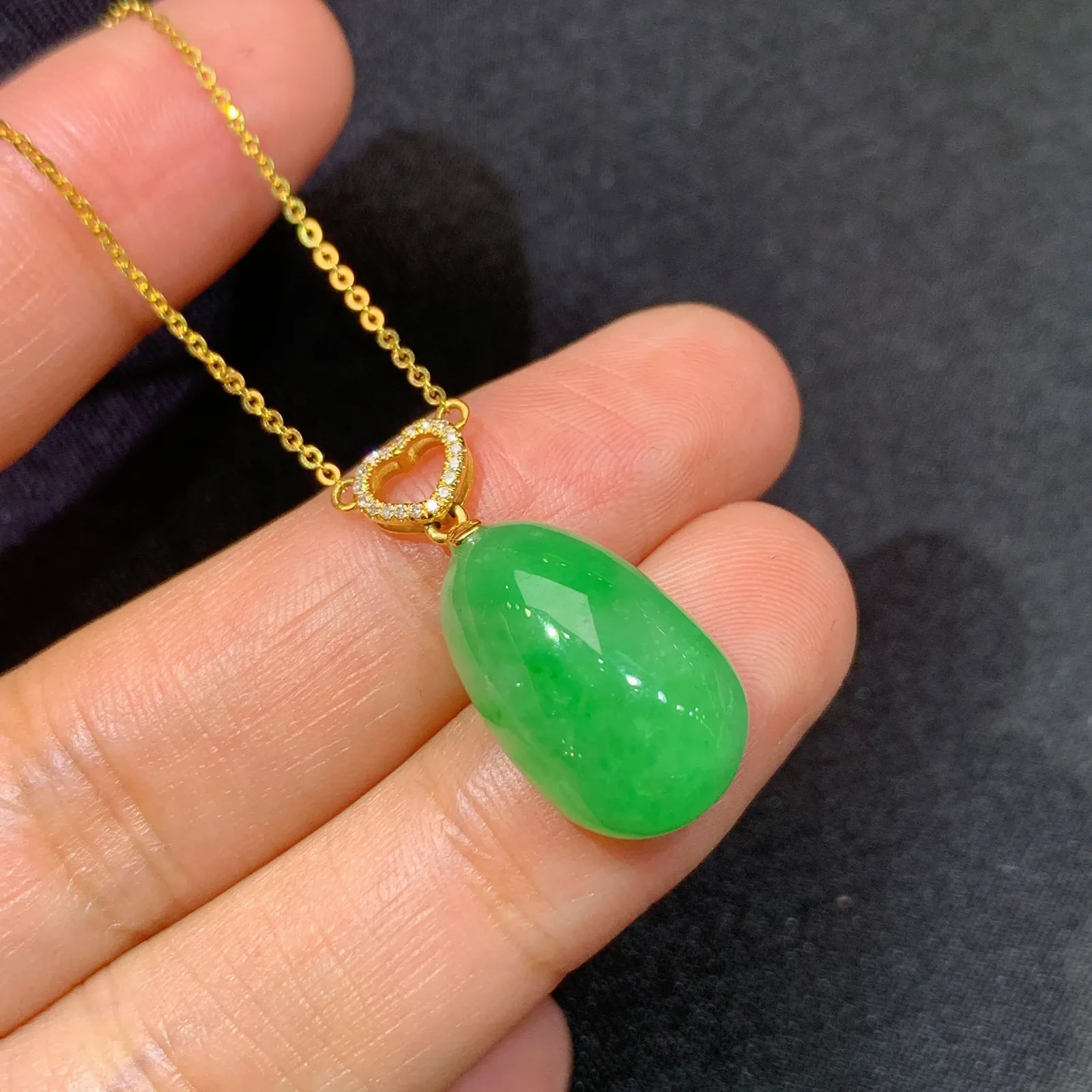 阳绿福瓜锁骨链，18k金镶嵌，简约时尚，冰润色阳，种水足 裸石17*10.7*8