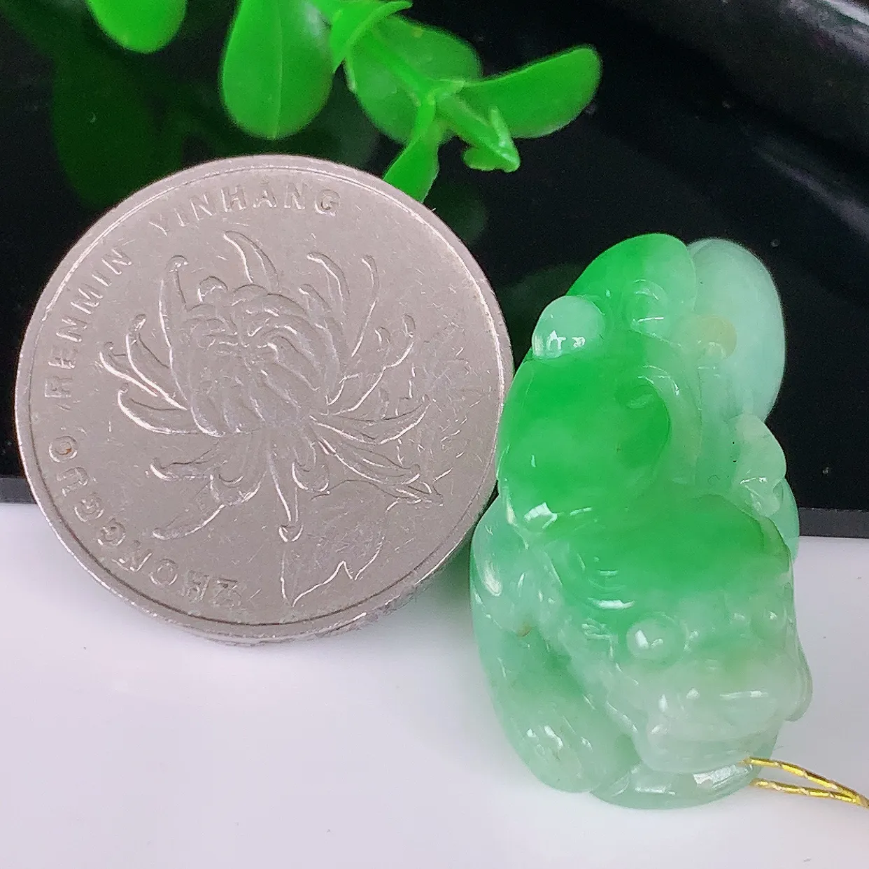 自然光实拍，冰润飘绿招财貔貅吊坠，民间有“一摸貔貅运程旺盛，再摸貔貅财运滚滚，三摸貔貅平步青云 ”的美好祝愿。#35.21