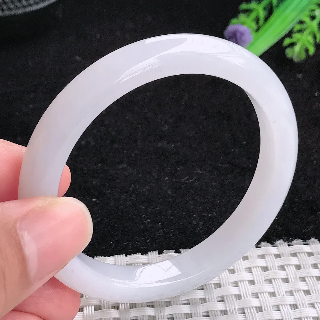 自然光50.5/9/7.3小圈口老坑秀气冰润月光白细条手镯宽边玉镯百搭少女