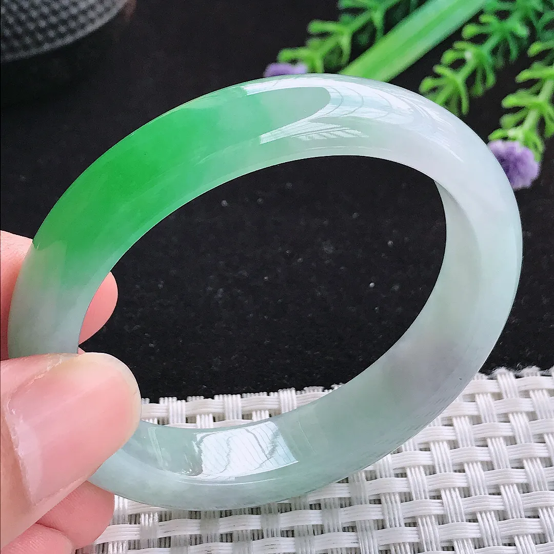 自然光51.5/44.5/12.7/7.7老坑精美冰润飘阳绿贵妃手镯小圈口玉镯百搭少女