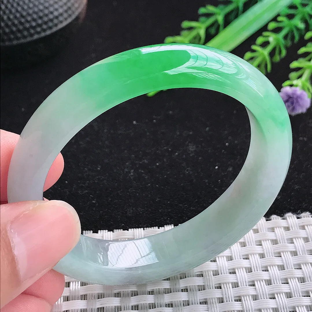 自然光51.5/44.5/12.7/7.7老坑精美冰润飘阳绿贵妃手镯小圈口玉镯百搭少女