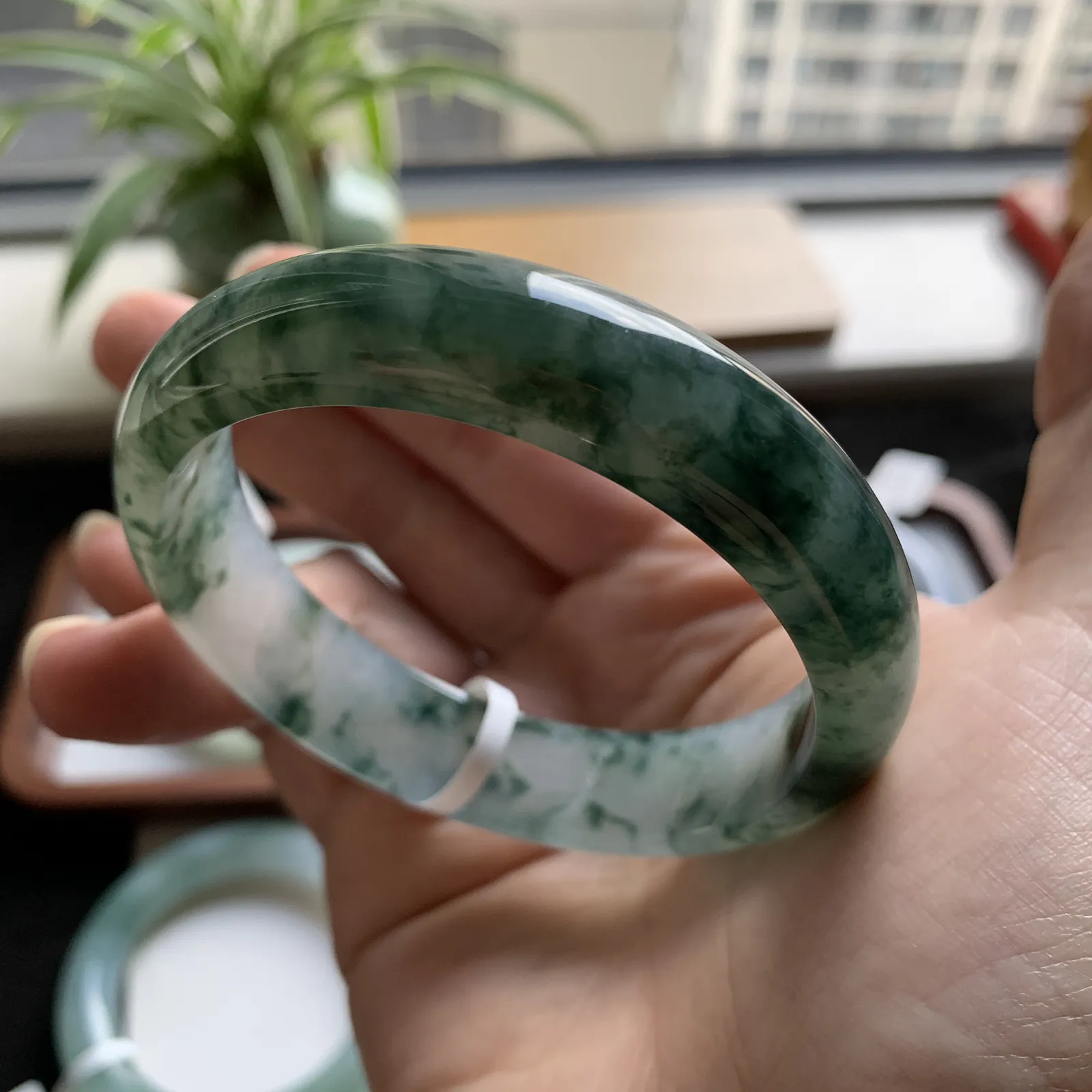 60圈口飘花手镯