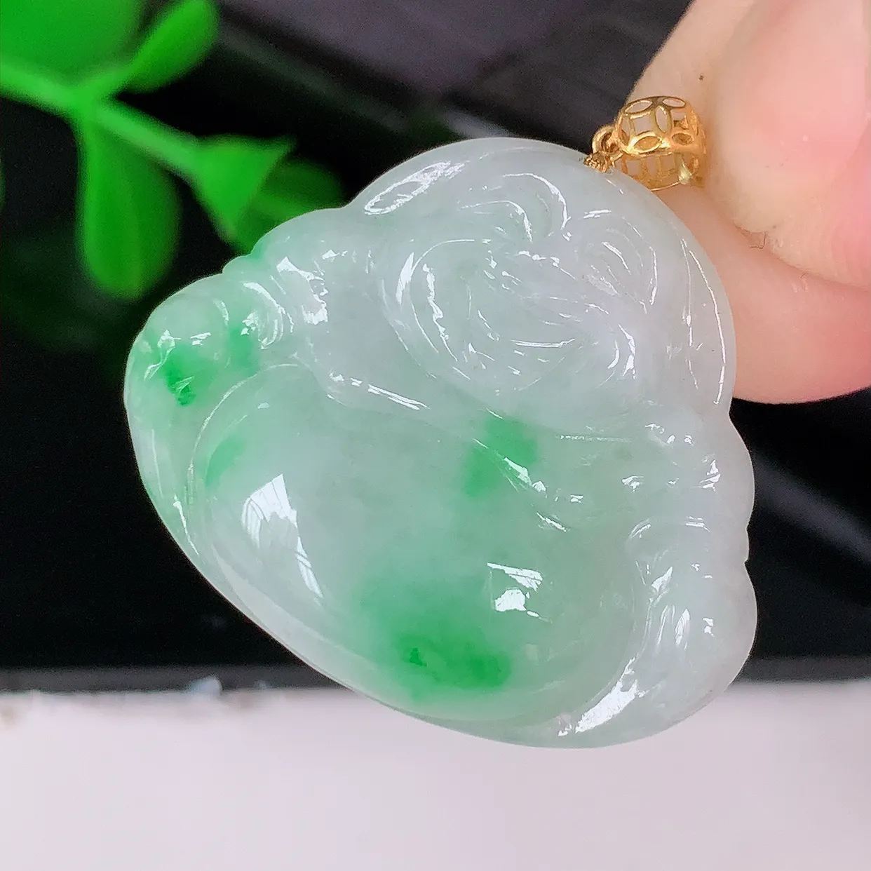 18K金镶嵌冰润飘绿佛公吊坠，翡翠笑佛，饱满，开脸喜庆，配戴优雅迷人！#35.21