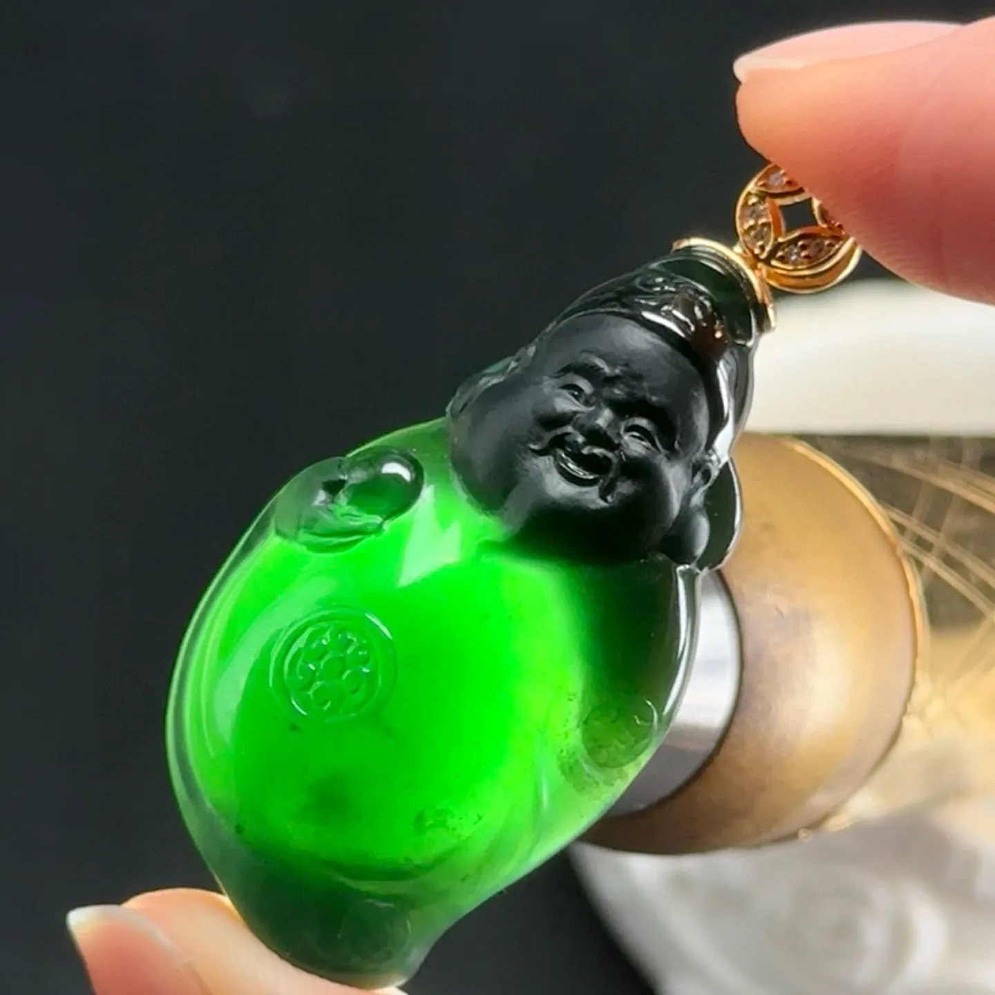精品18k叩头墨翠小财神 种好色正 黑度极好 打灯通透 油性十足
