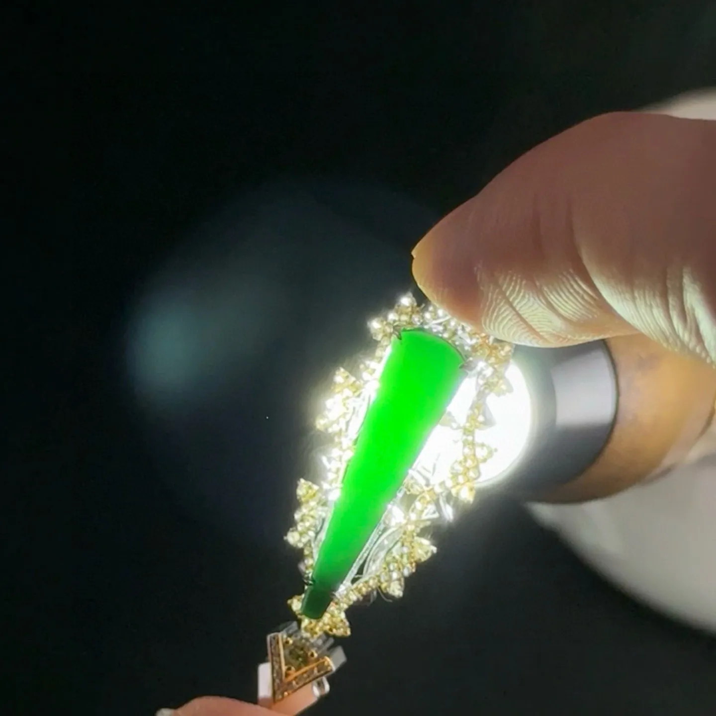 精品18k墨翠小吊坠 种好色正 黑度极好 打灯通透 油性十足 尺寸35.7
