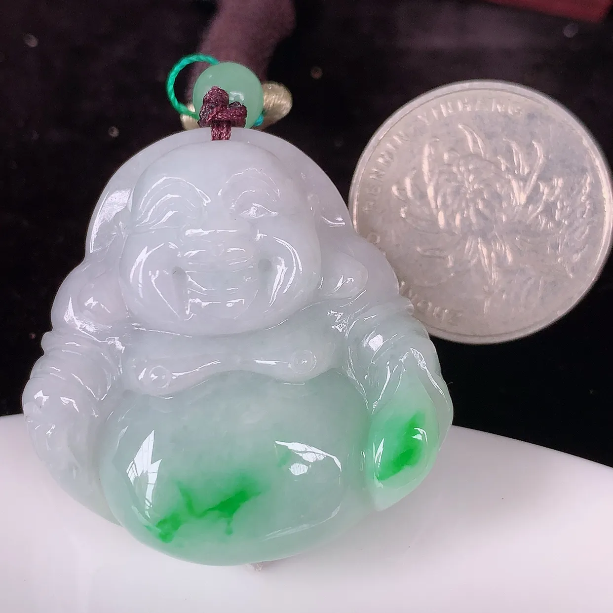 自然光实拍，大件饱满飘阳绿翡翠佛公吊坠，笑口常开，佛公在心中，一生平安幸福，佛公翠色迷人，佩戴佳品！#46.21