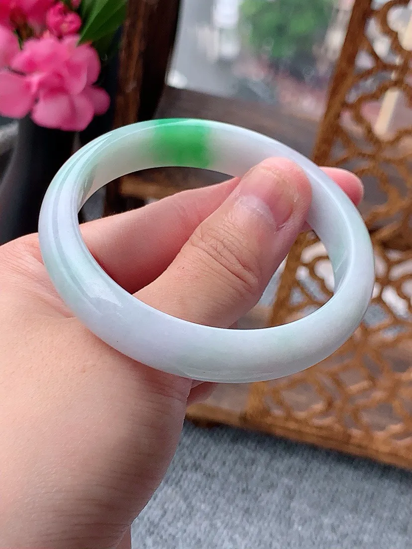 a货翡翠老坑飘绿正装正圈手镯53-54圈口 尺寸53.5×11.2×6.5mm 重量37.93g 0722