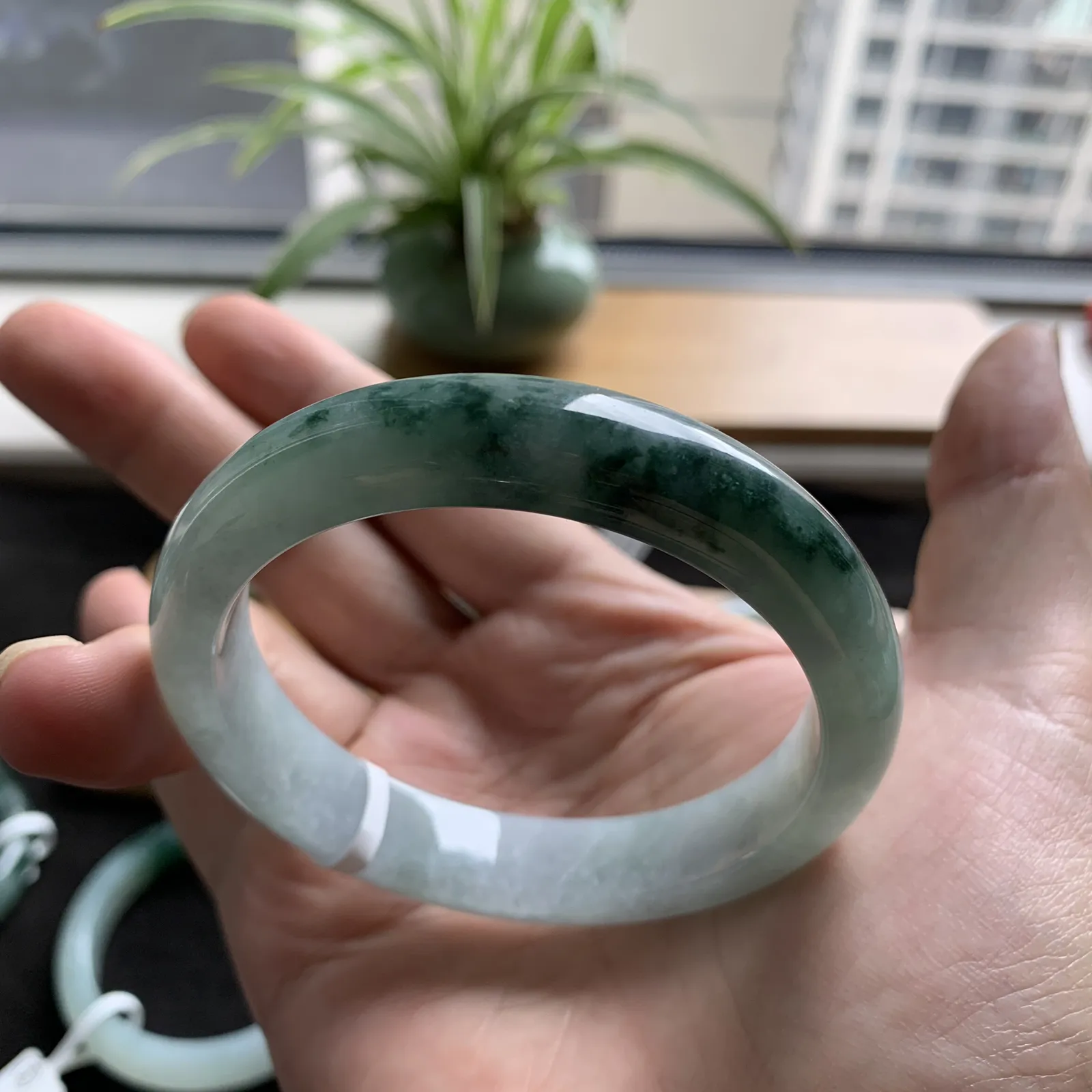 57圈口飘花手镯