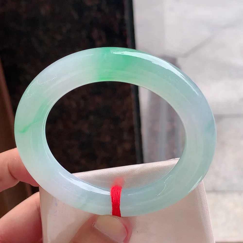 正圈高冰阳绿 无瑕 尺寸:57.3/11.8/12.2 种色兼备🥰🥰