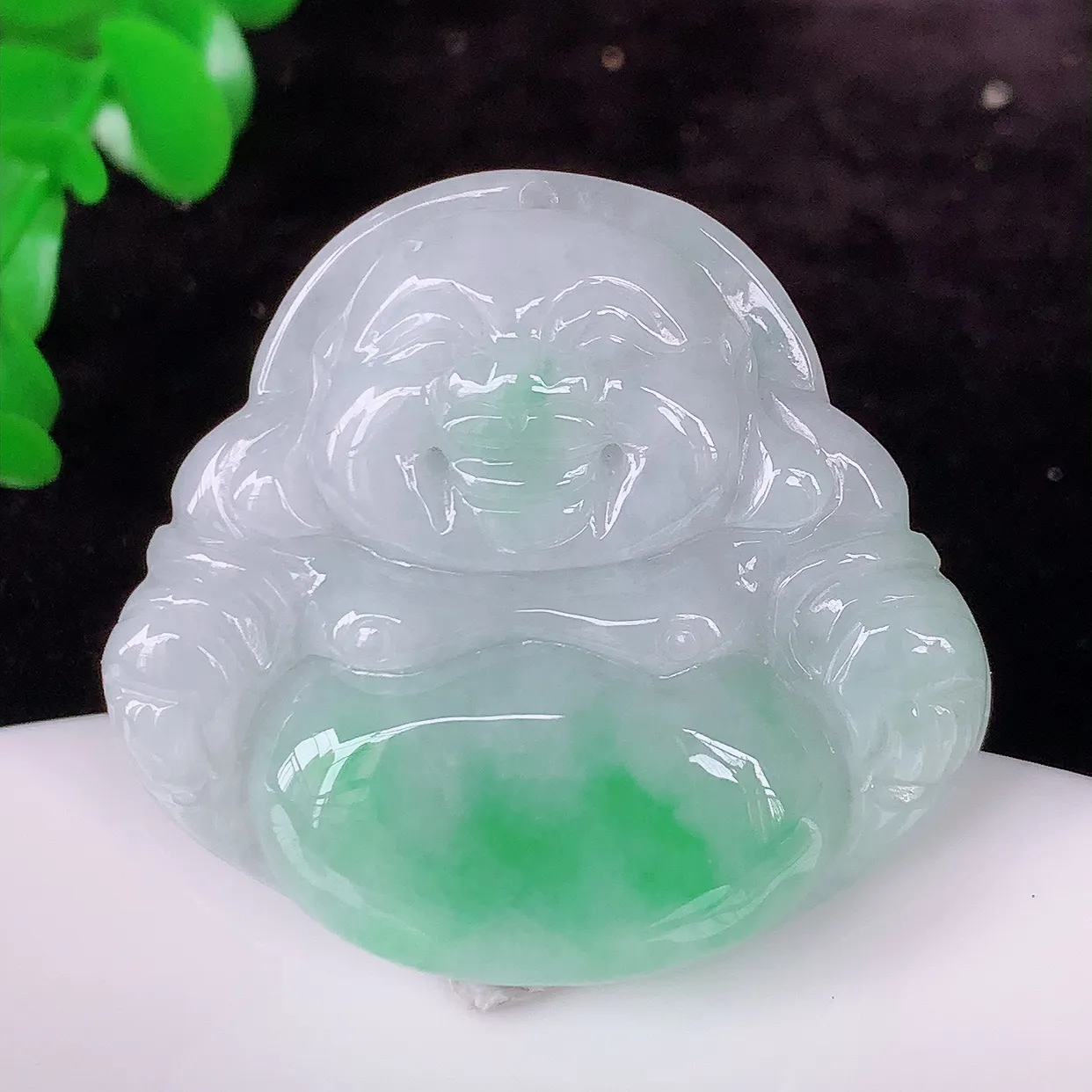 自然光实拍，冰润飘绿翡翠佛公吊坠，笑口常开，佛公在心中，一生平安幸福，冰透，佛公翠色迷人，佩戴佳品！#46.21