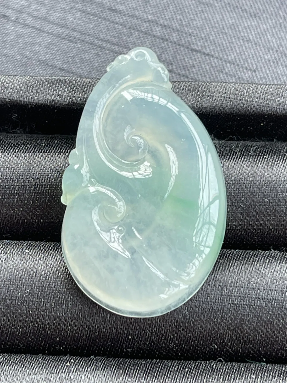 缅甸翡翠A货，万事如意，事事顺心，上身效果非常大气，