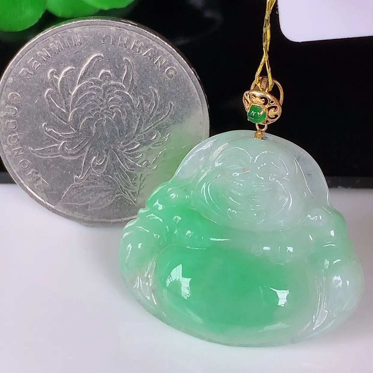18K金镶嵌冰润飘绿翡翠佛公吊坠，翡翠笑佛，饱满，开脸喜庆， 配戴优雅迷人！#57.19