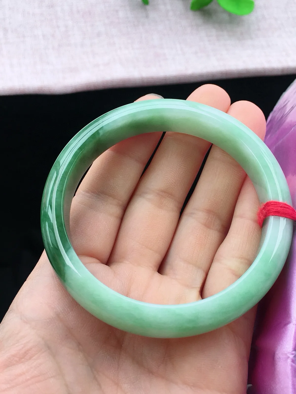 正圈61-62可戴，种老水足，尺寸62/13/8mm，油青大圈口正圈翡翠手镯