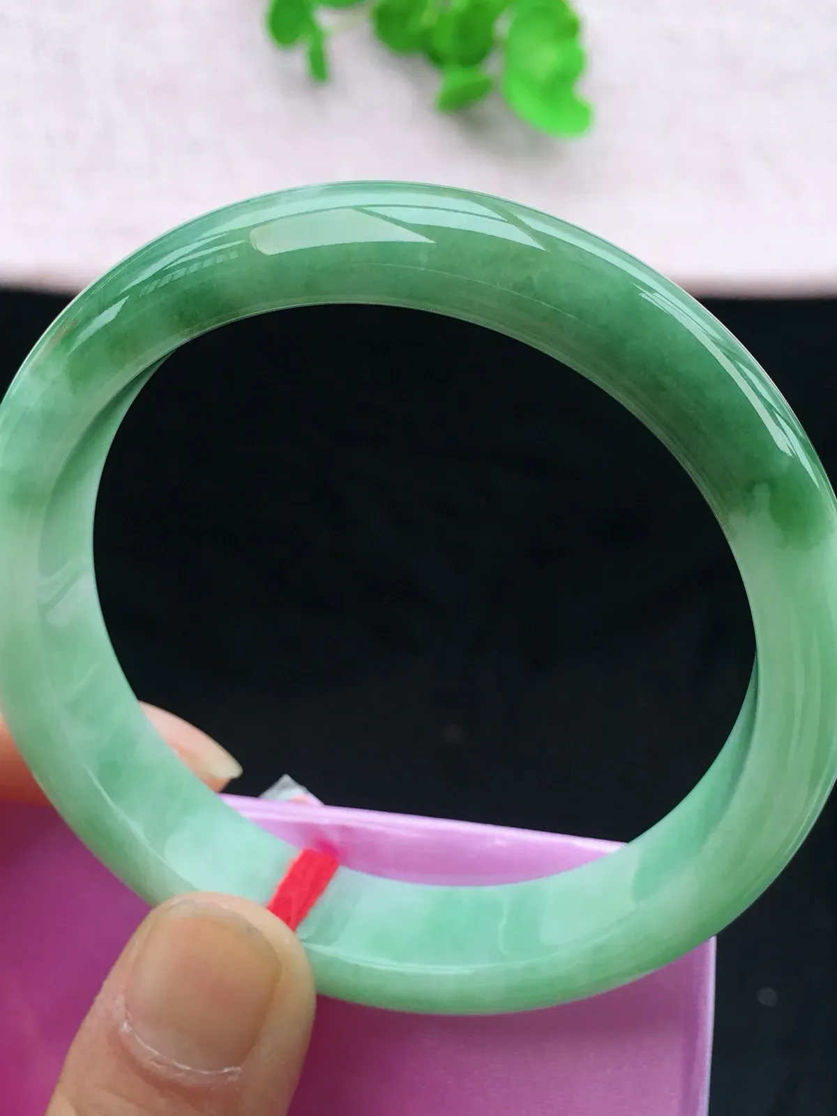 正圈61-62可戴，种老水足，尺寸62/13/8mm，油青大圈口正圈翡翠手镯