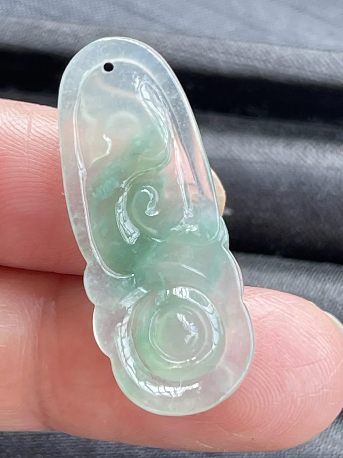 缅甸翡翠A货，龙的传人，龙行天下，上身效果非常好，平平安安，健健康康，