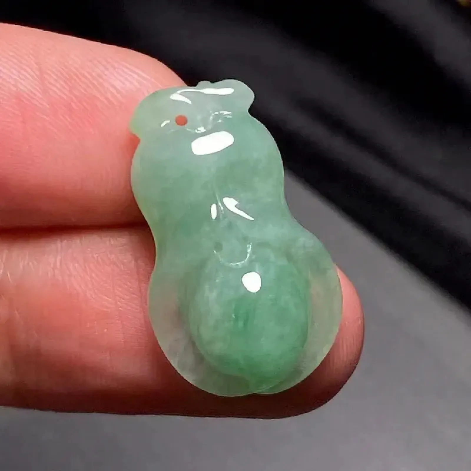 缅甸翡翠A货，花开富贵，平平安安，快快乐乐，上身效果非常棒，下单要咨询