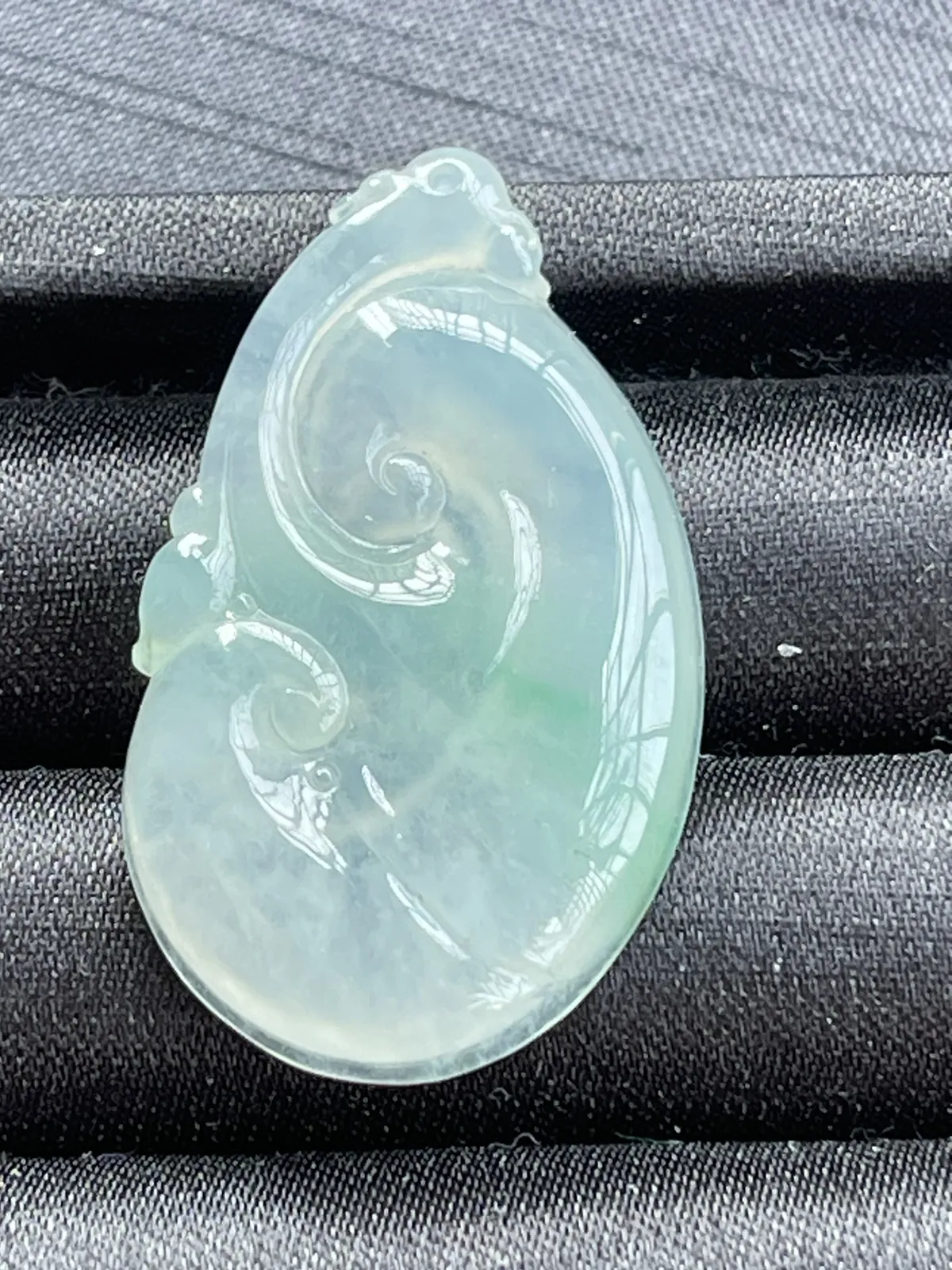 缅甸翡翠A货，万事如意，事事顺心，上身效果非常大气，