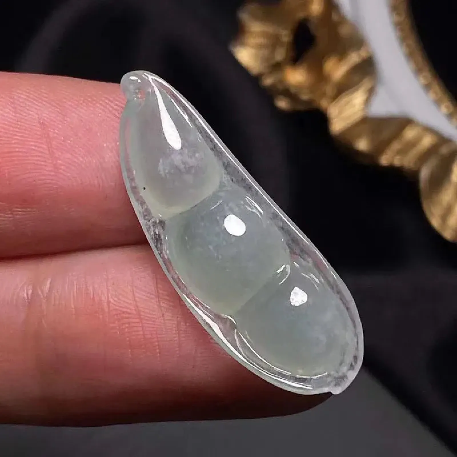 缅甸翡翠A货，四季平安豆，平平安安，健康快乐，上身效果非常美，下单要咨询！