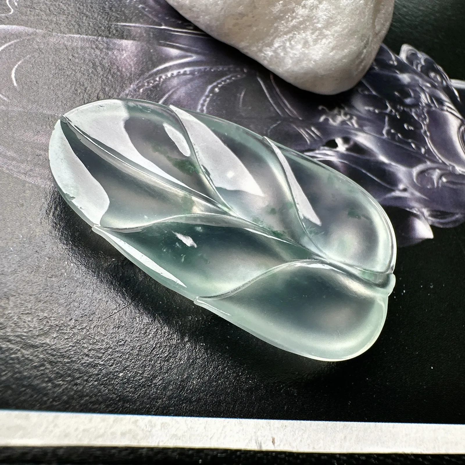【玻璃种飘花叶子】金枝玉叶，质地细腻，冰润透亮，光泽出众，冰感十足
